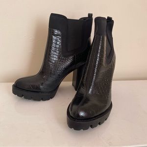 NWOT Charles David embossed leather booties